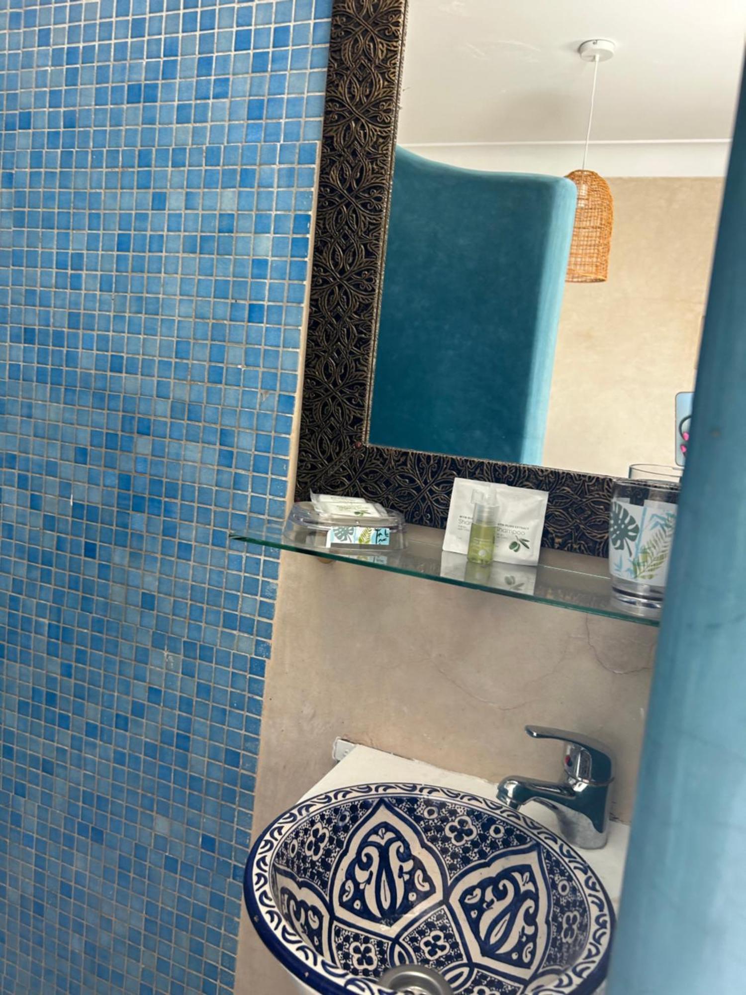 Riad Amazing Amazigh Avec Jacuzzi Petit Dejeuner Compris Avec Aussi Chambres Familiales Pres De La Place Jemaa El Fna Marrakesh Exterior photo