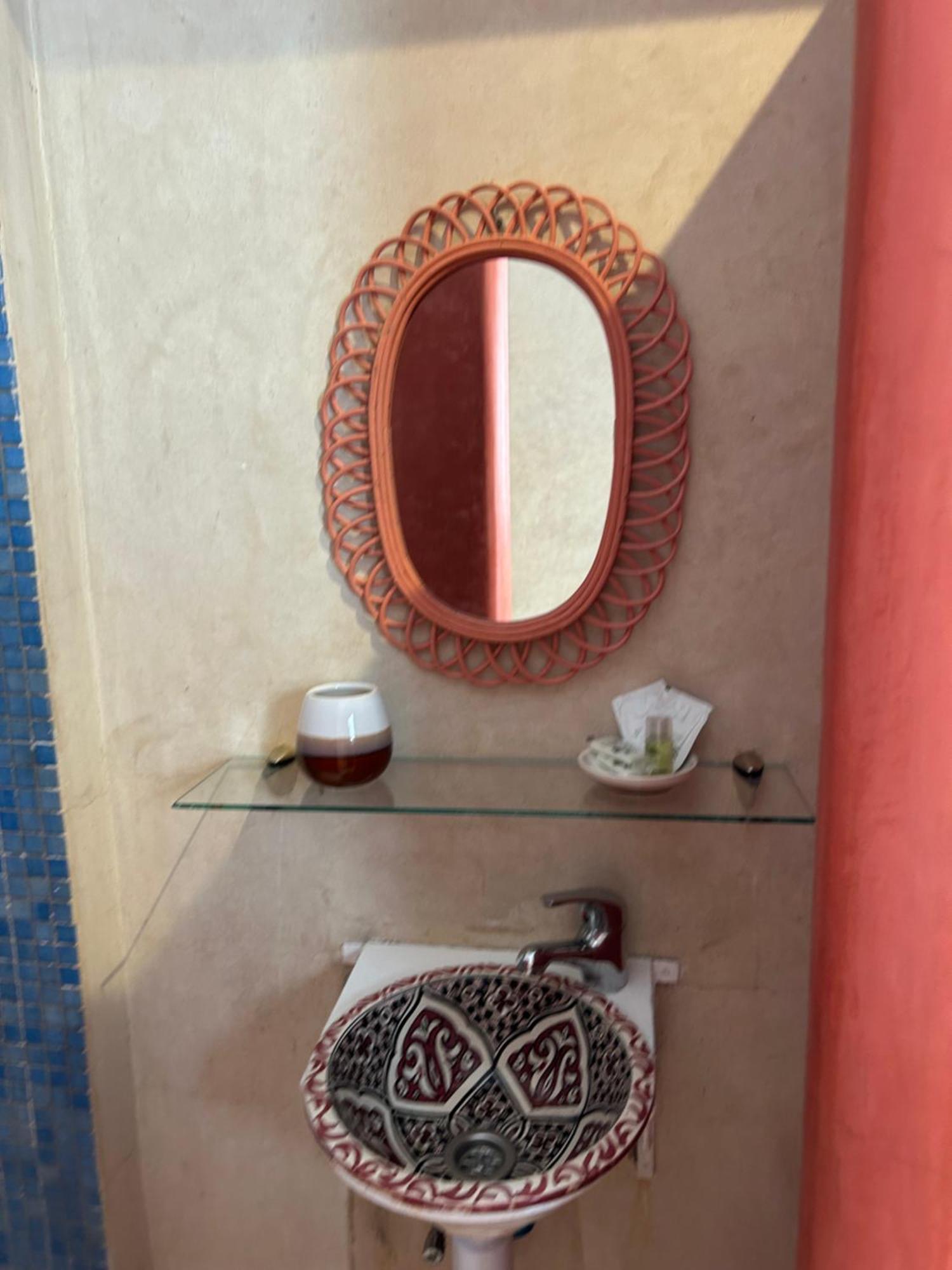 Riad Amazing Amazigh Avec Jacuzzi Petit Dejeuner Compris Avec Aussi Chambres Familiales Pres De La Place Jemaa El Fna Marrakesh Exterior photo