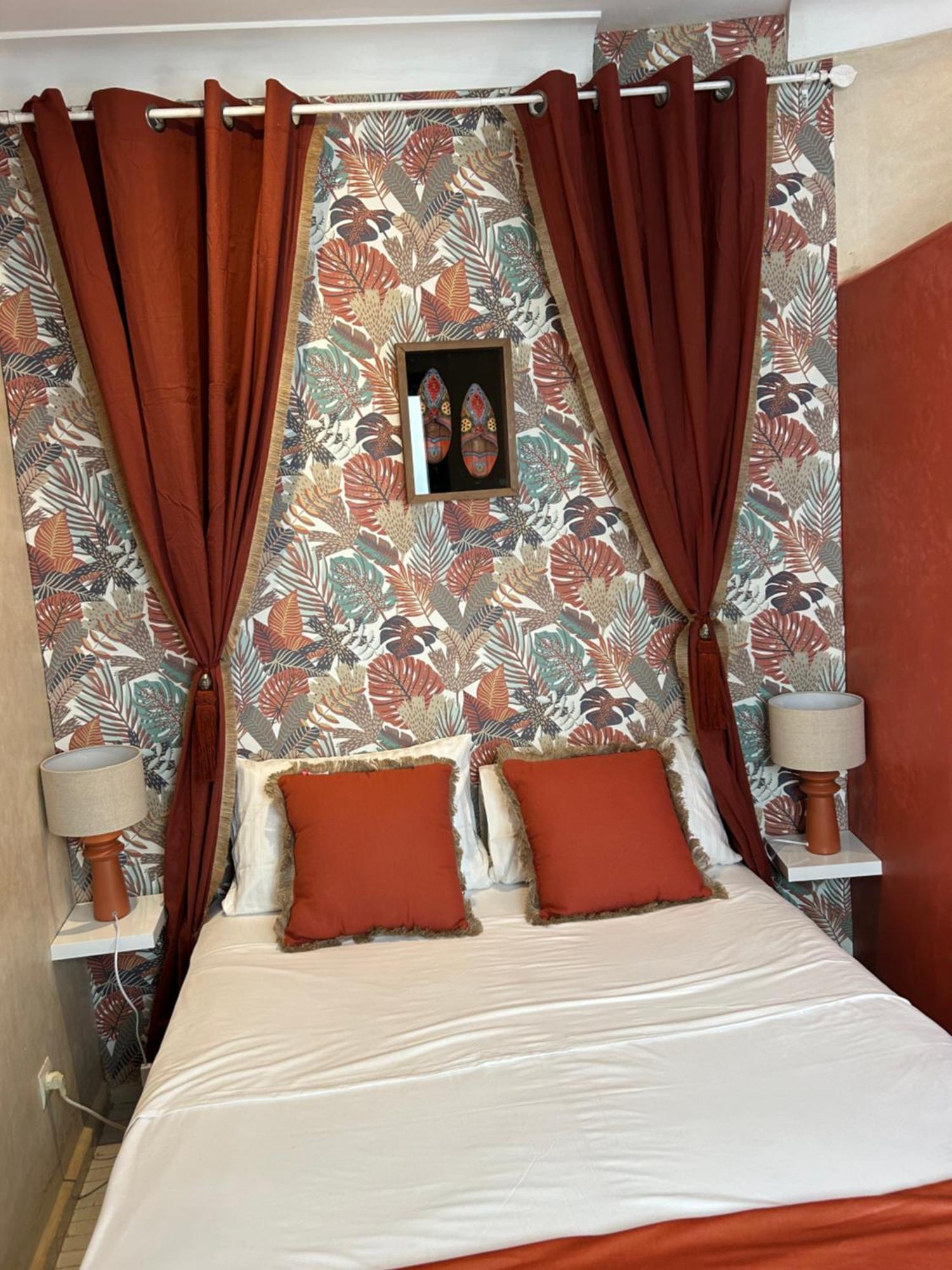 Riad Amazing Amazigh Avec Jacuzzi Petit Dejeuner Compris Avec Aussi Chambres Familiales Pres De La Place Jemaa El Fna Marrakesh Exterior photo