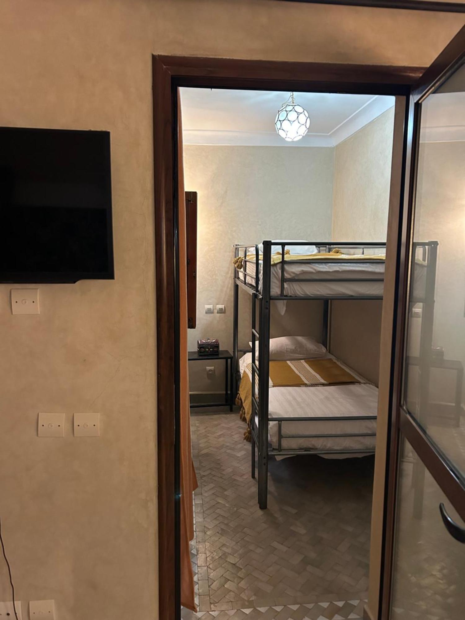 Riad Amazing Amazigh Avec Jacuzzi Petit Dejeuner Compris Avec Aussi Chambres Familiales Pres De La Place Jemaa El Fna Marrakesh Exterior photo