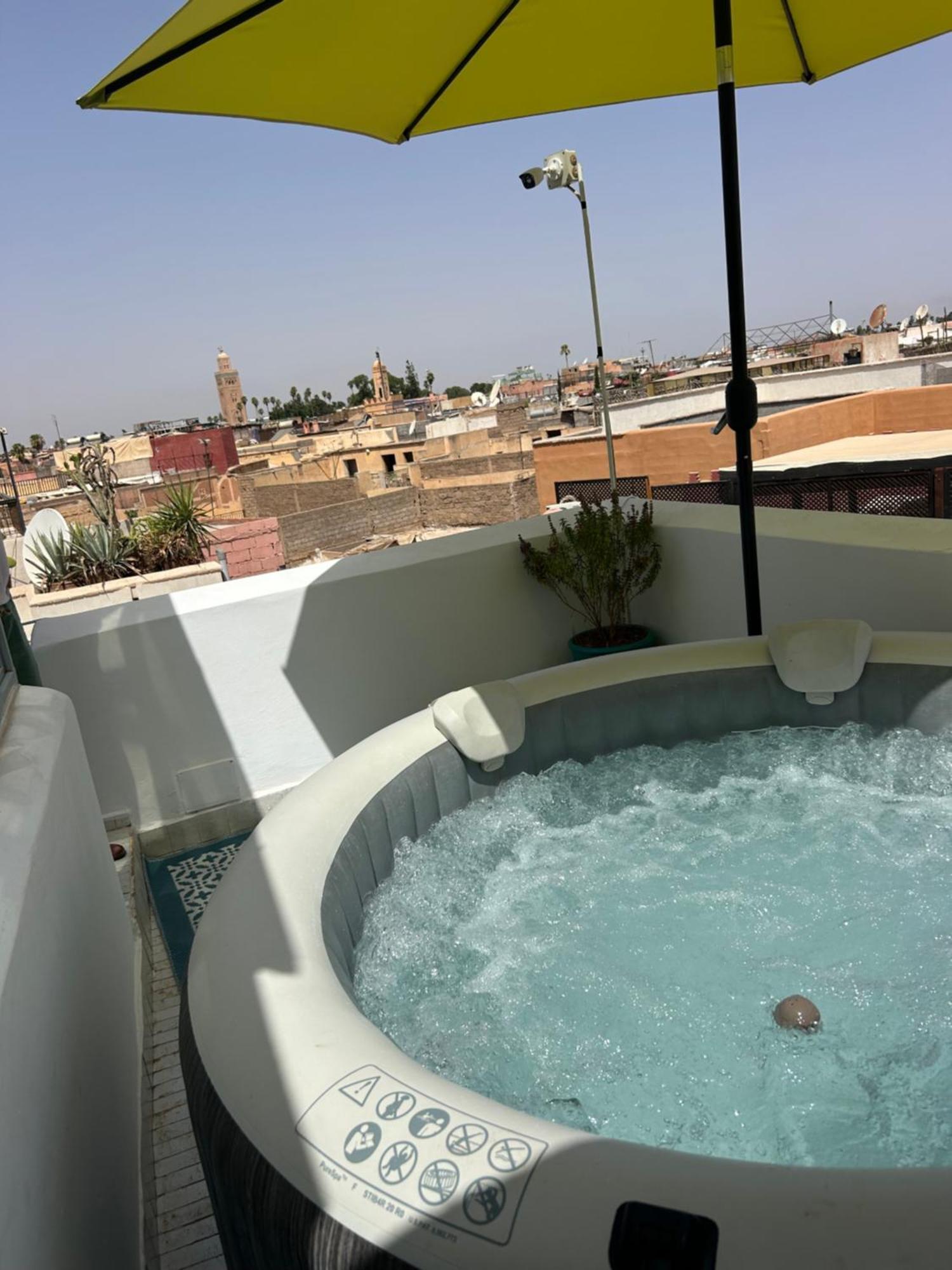 Riad Amazing Amazigh Avec Jacuzzi Petit Dejeuner Compris Avec Aussi Chambres Familiales Pres De La Place Jemaa El Fna Marrakesh Exterior photo